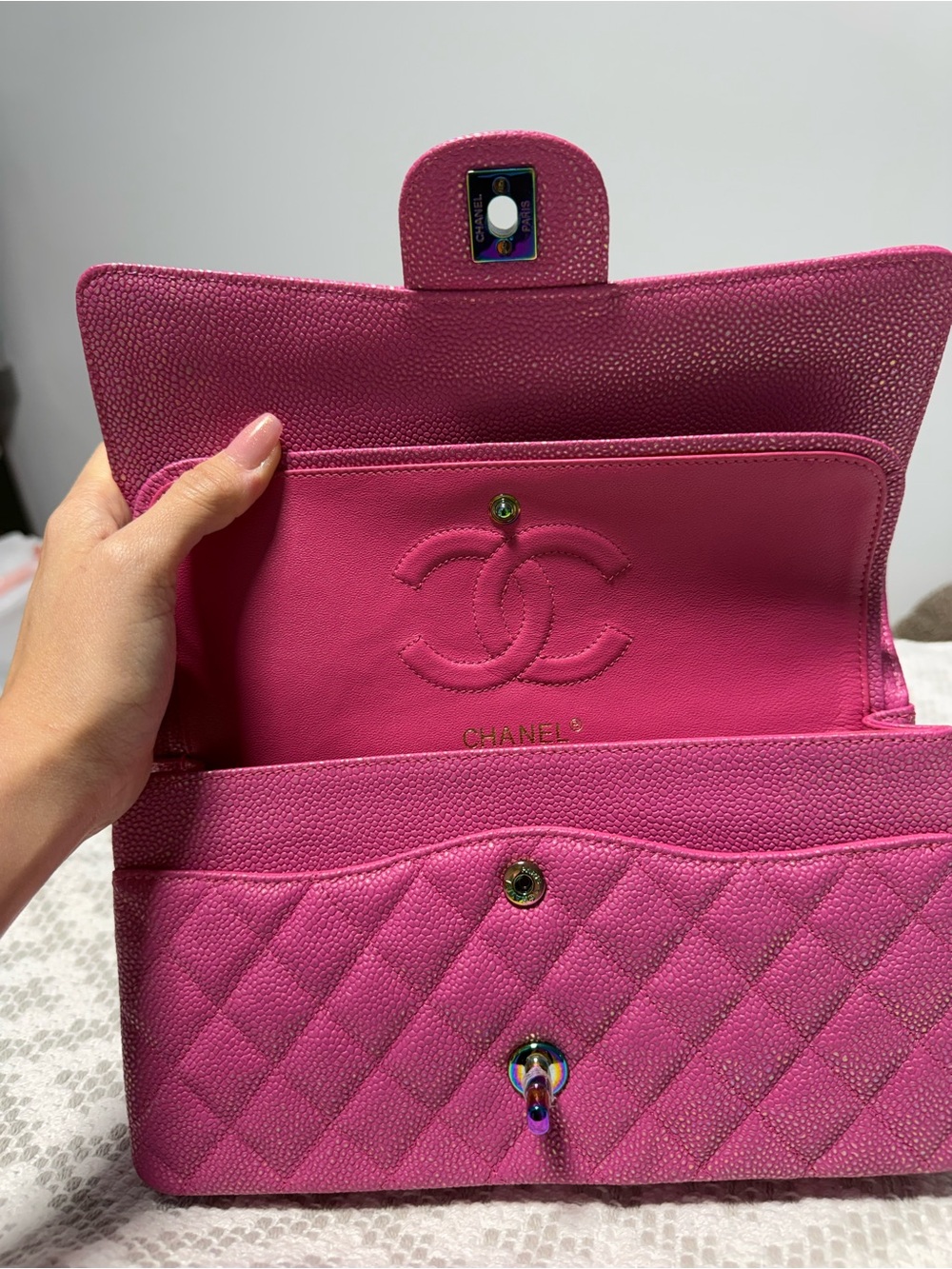 Chanel Quilted Shoulder Bag in Fuchsia Caviar Leather - Picture 2 of 3